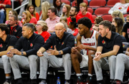 Chris Mack, Jae'Lyn Withers, Ross McMains Louisville vs. Kentucky State 10-29-2021 Photo by William Caudill, TheCrunchZone.com