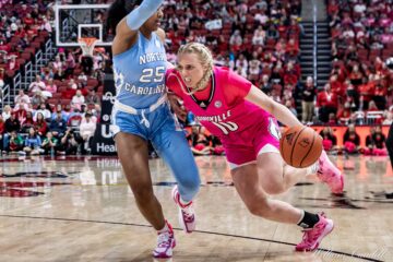 Hailey Van Lith Louisville vs. North Carolina (Pink Game) 2-5-2023 Photo by William Caudill, TheCrunchZone.com