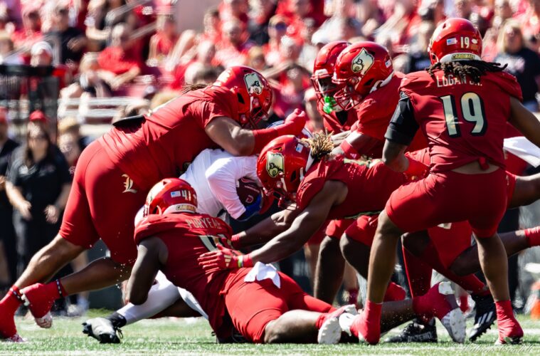 Defense Louisville vs. SMU 10-5-2024 Photo by William Caudill TheCrunchZone.com
