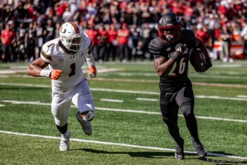 Duke Watson Louisville vs. Miami 10-19-2024 Photo by William Caudill, TheCrunchZone.com