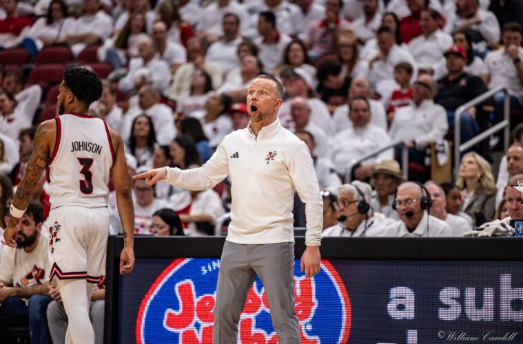 Pat Kelsey Louisville vs. Tennessee 11-9-2024 Photo by William Caudill, TheCrunchZone.com