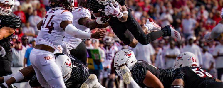 Jawhar Jordan, Offensive Line Louisville vs. Virginia Tech 11-4-2023, Photo by William Caudill, TheCrunchZone.com