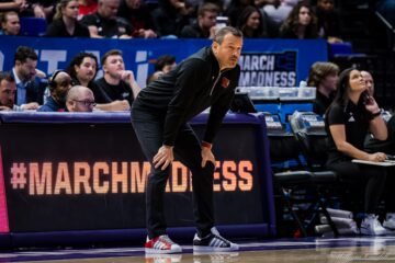 Jeff Walz Louisville vs. Middle Tennessee NCAA 1st Round 3-22-2024 Baton Rouge, LA Photo by William Caudill