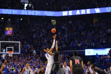 Tip-Off, Louisville vs. Kentucky 12-29-2017 Photo by William Caudill, TheCrunchZone.com
