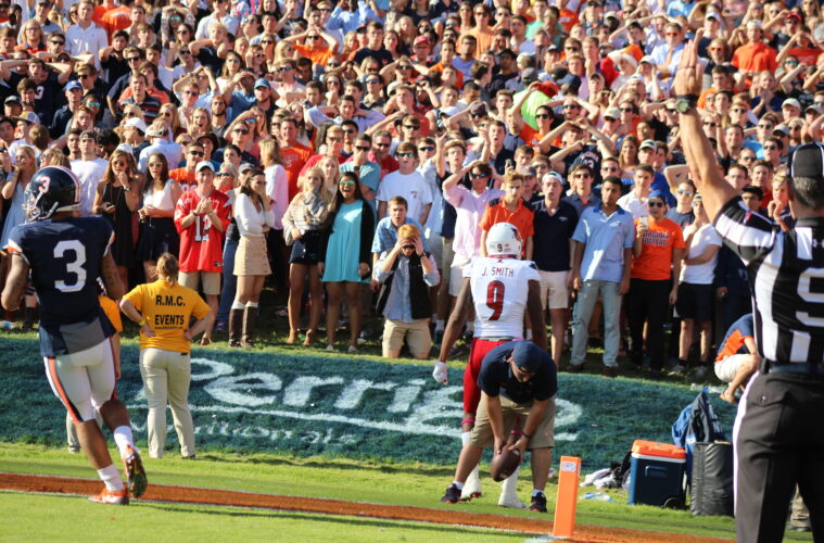 Jaylen Smith Game Winner Louisville vs. Virginia 10-29-2016 Photo by Mark Blankenbaker TheCrunchZone.com