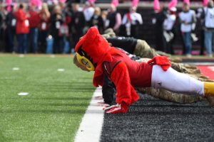 Louie the Cardinal push ups Louisville vs. Wake Forest 10-27-2018 Photo by Austin Sullivan TheCrunchZone.com