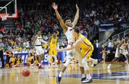 Dwayne Sutton Louisville vs. Minnesota 3-21-2019 Photo by Mark Blankenbaker, TheCrunchZone.com