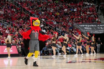 Louie the Cardinal, Louisville vs. Syracuse 12-29-2019 Photo by William Caudill, TheCrunchZone.com