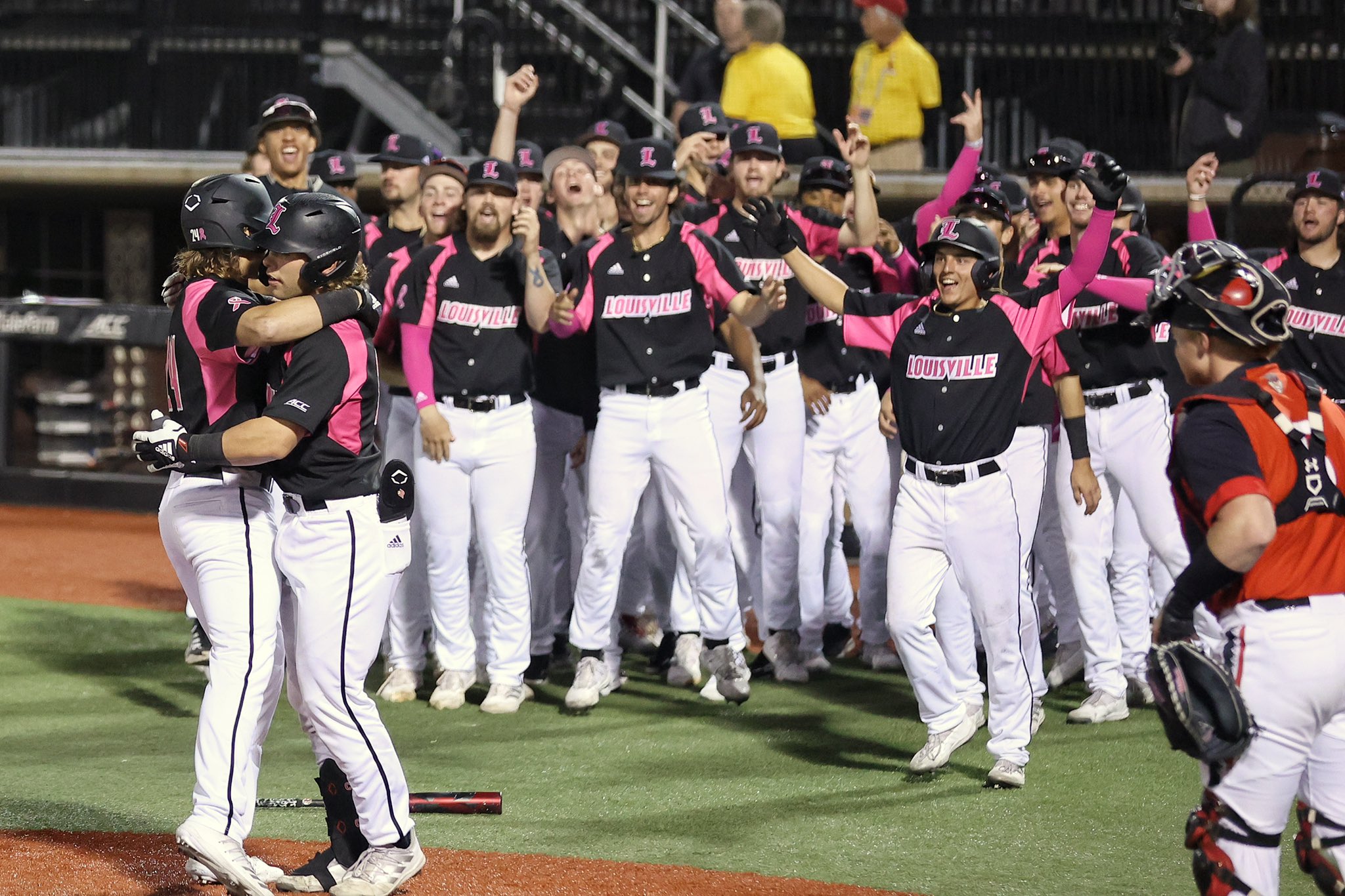 Louisville Baseball Offense Takes Charge In Win Over Cincinnati – The  Crunch Zone