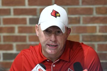 Jeff Brohm Louisville vs. Clemson 11-2-2024 Photo by William Caudill, TheCrunchZone.com