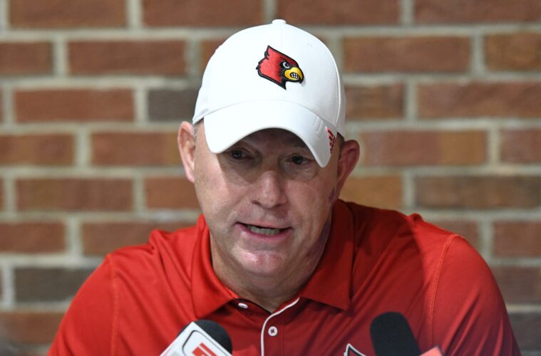 Jeff Brohm Louisville vs. Clemson 11-2-2024 Photo by William Caudill, TheCrunchZone.com